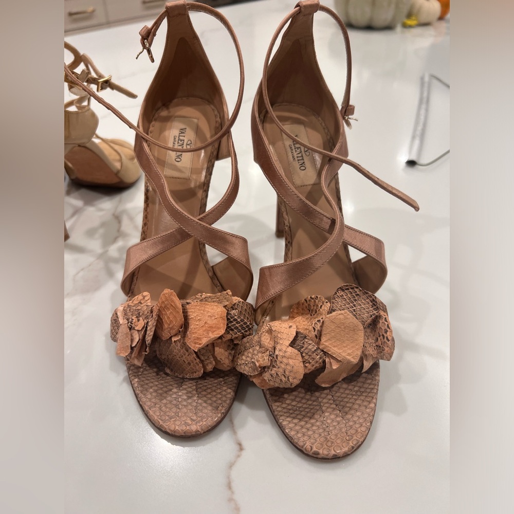 Valentino pink satin flowered sandal